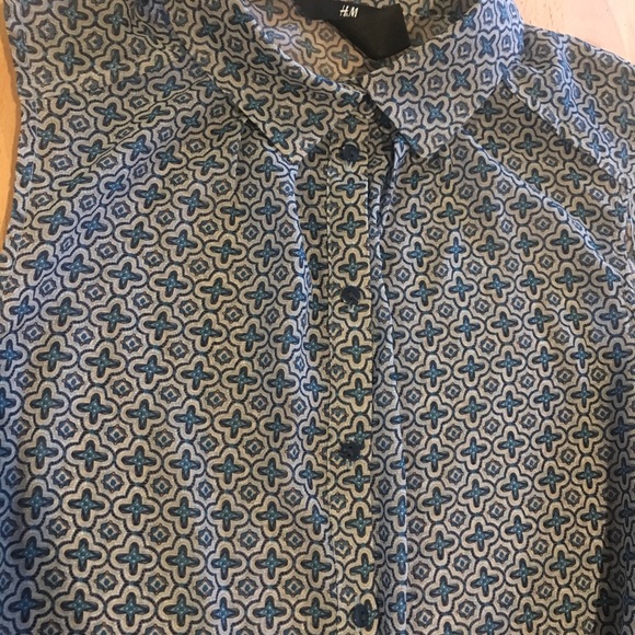 H & M Sleeveless Tunic - Picture 2 of 2